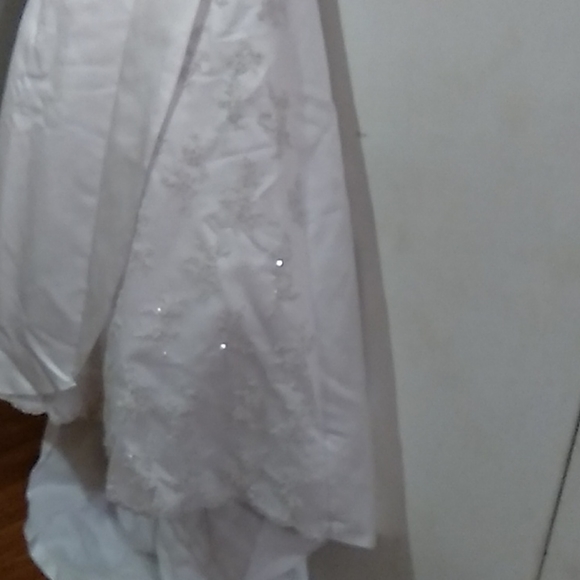 Wedding dress - Picture 9 of 11